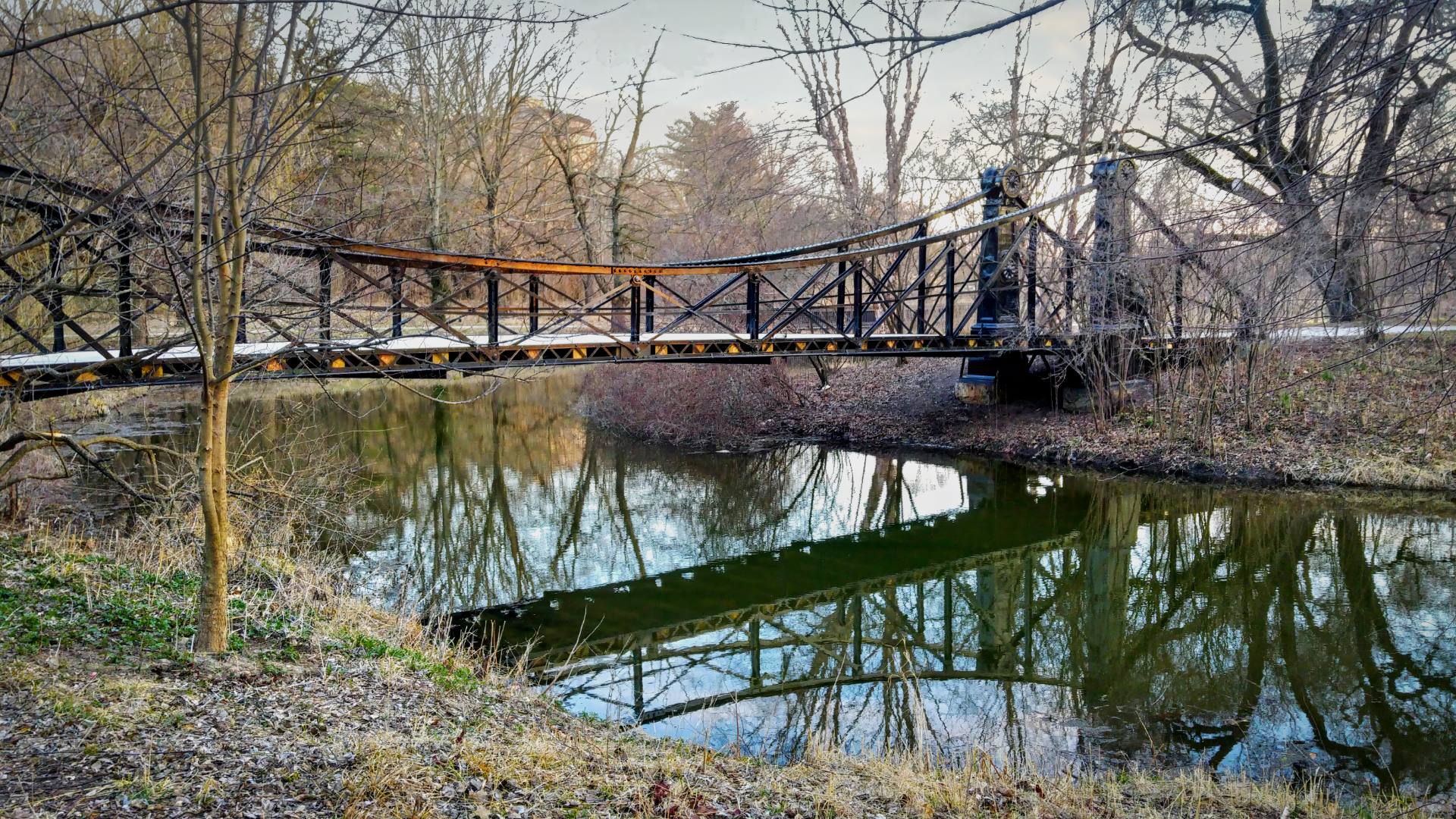 Monarch Garden , Viktorianische Fußgängerbrücke